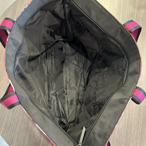 Victoria’s Secret Pink Floral Roses Quilted Weekender Bag Tote - Picture 7 of 8